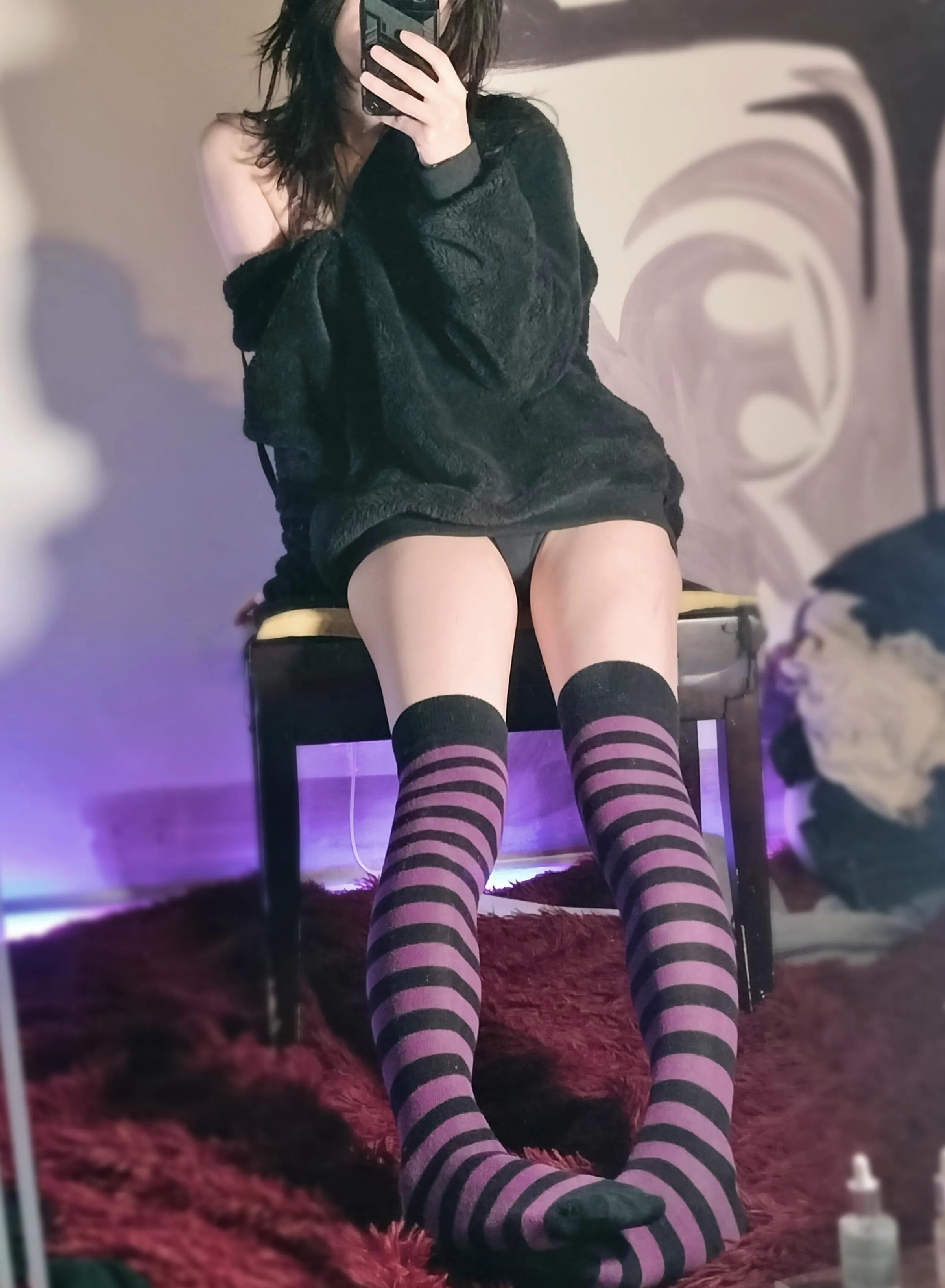 Baggy top + socks is a must