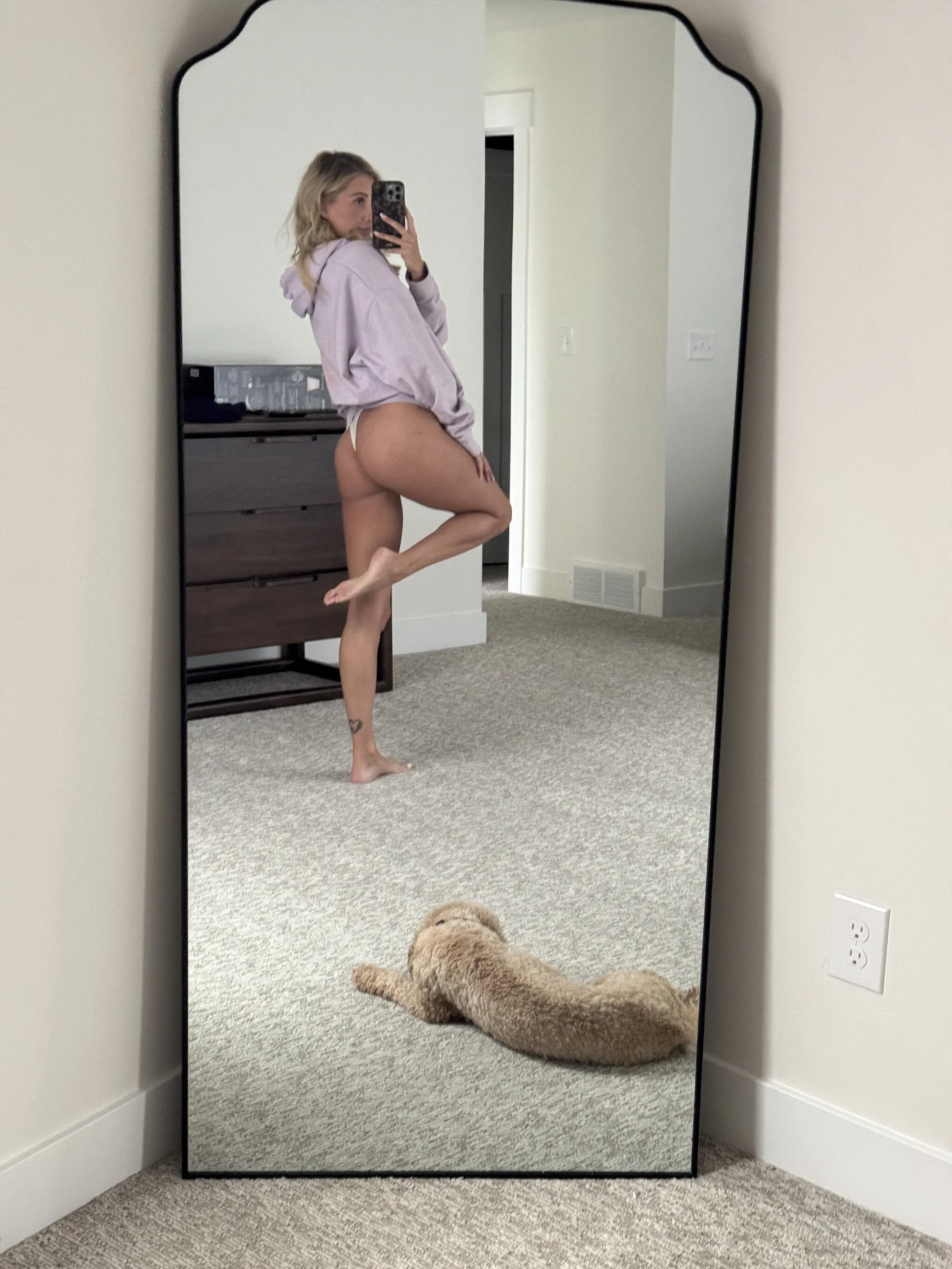 Don’t be shy, come and slide your cock into me😜