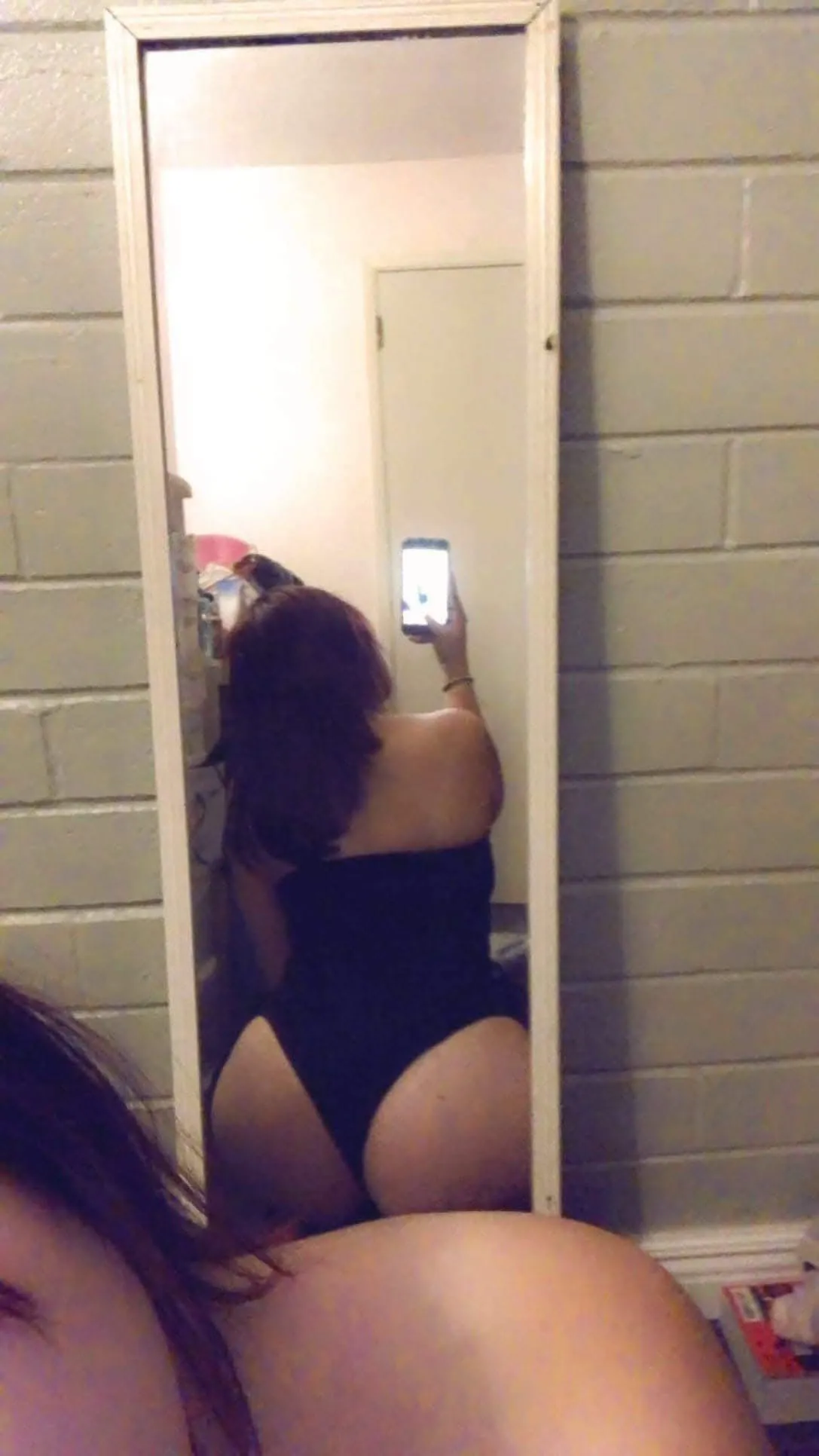 Gangbang jadmissions open dm me $erious people only  party starting tonight at 11