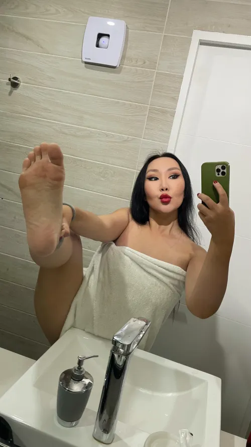 If you were my bf, how would you worship my feet?
