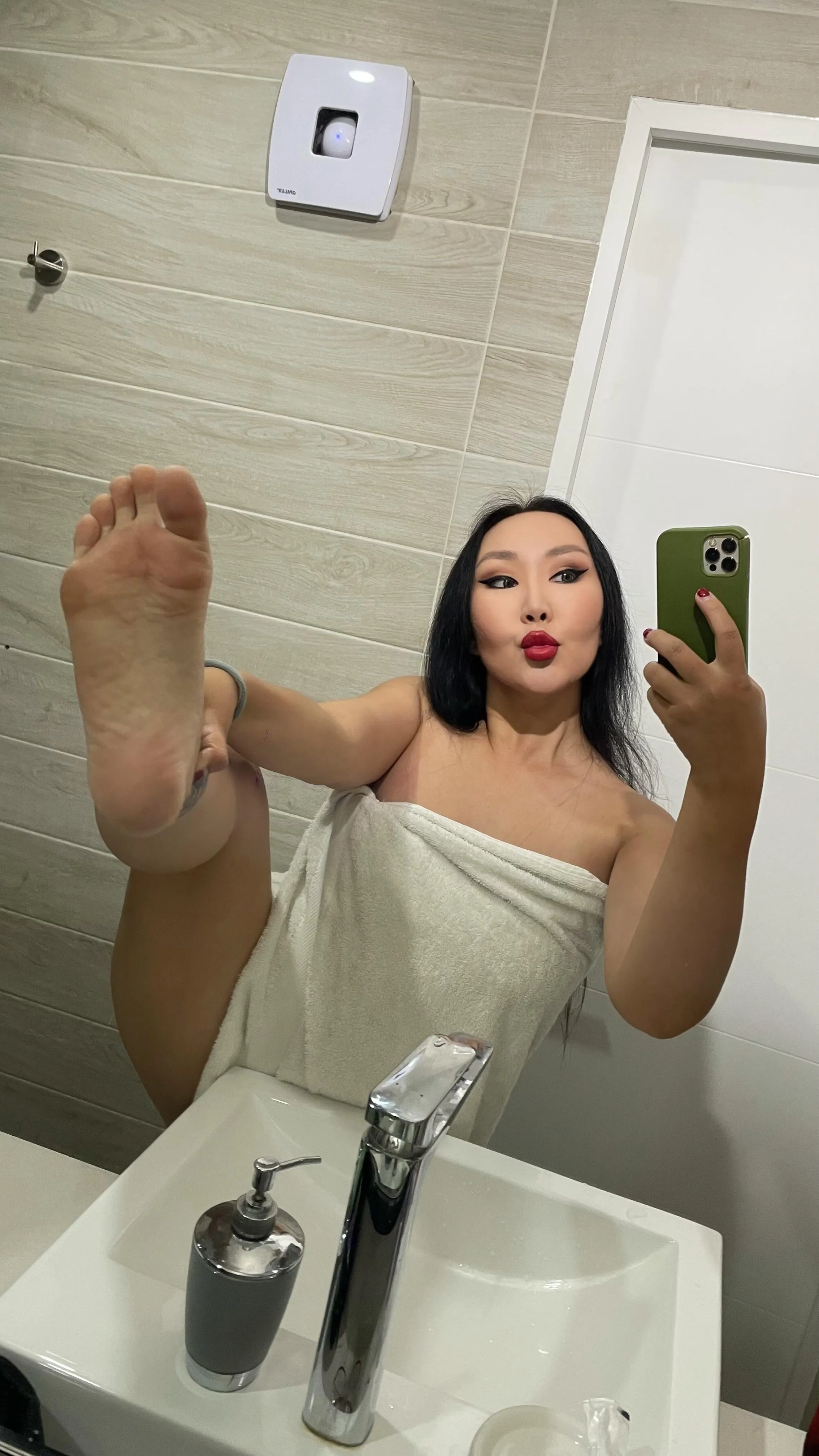 If you were my bf, how would you worship my feet?