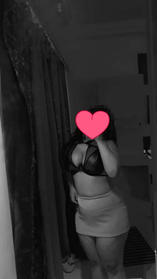 Tell me your age if you want to fuck my teen body