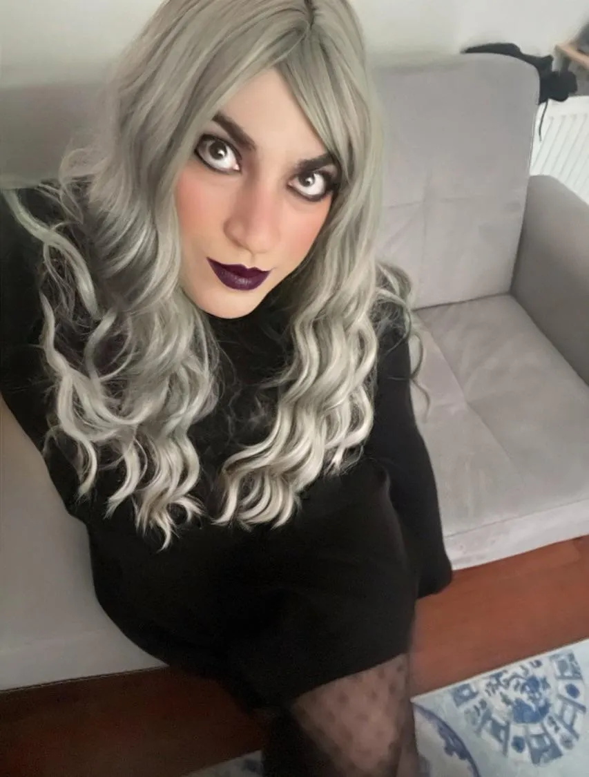 Thick goth girlfriends are trending? - kik: finduilass