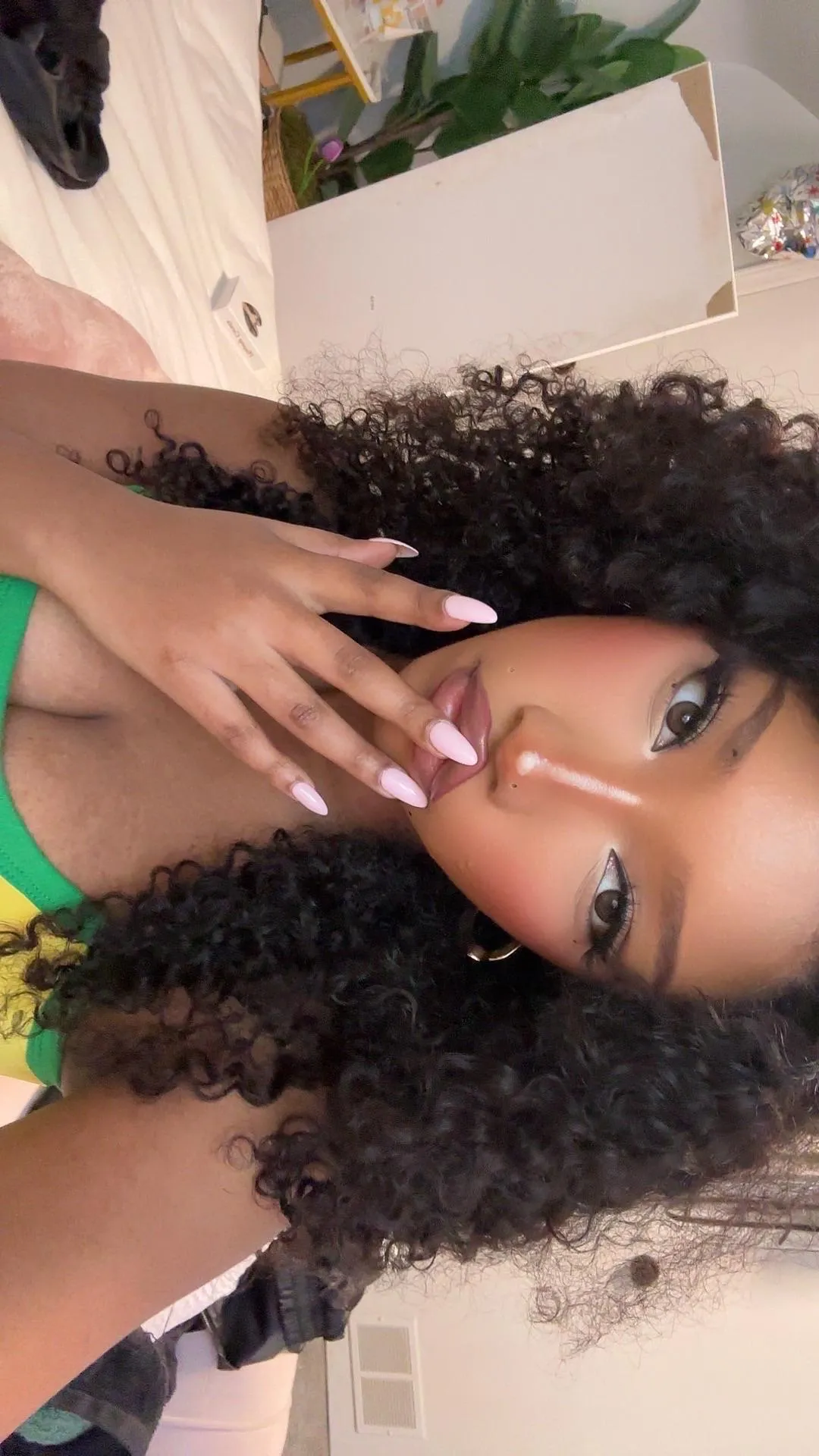 Where are the whitebois that wanna serve black queens like me? My DMs are always open with tribute attached 💕