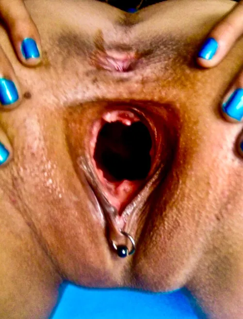 Who has enough dick to fill my loose pussy and stretch it out? Little dicks need not apply! 🕳️