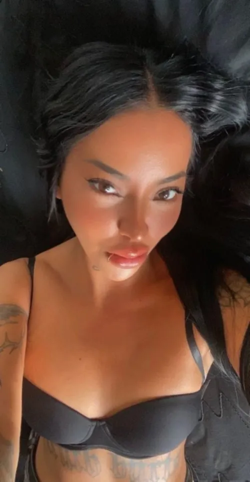 20 F4MF I'm just a college girl but I'm ready to spice up your couples game