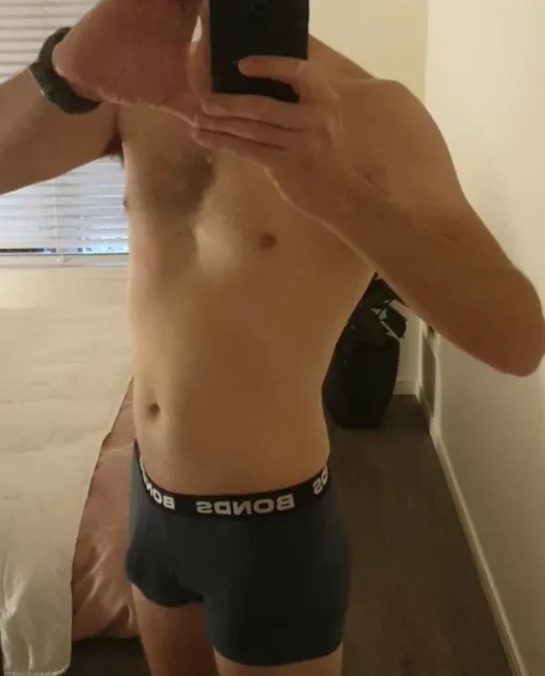 36 (M4F) tall tradie looking to find regular FWB.