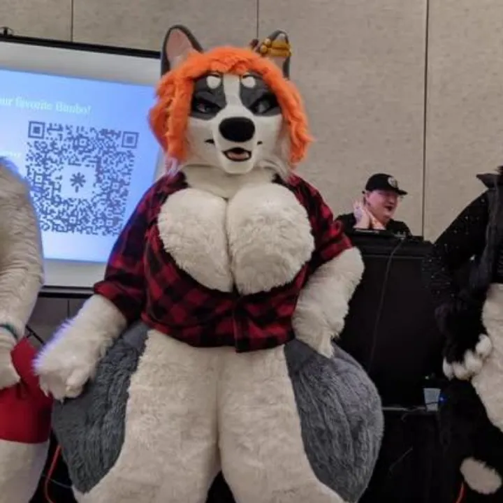 [F] Me at the bimbo meet 💕