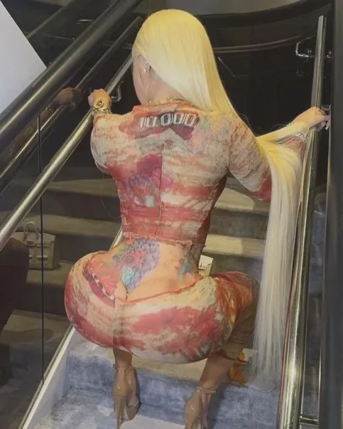 She’s not takin’ a seat—she’s claimin’ your face as her personal throne.