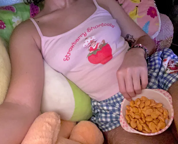 snack time in my strawberry shortcake jammies :3