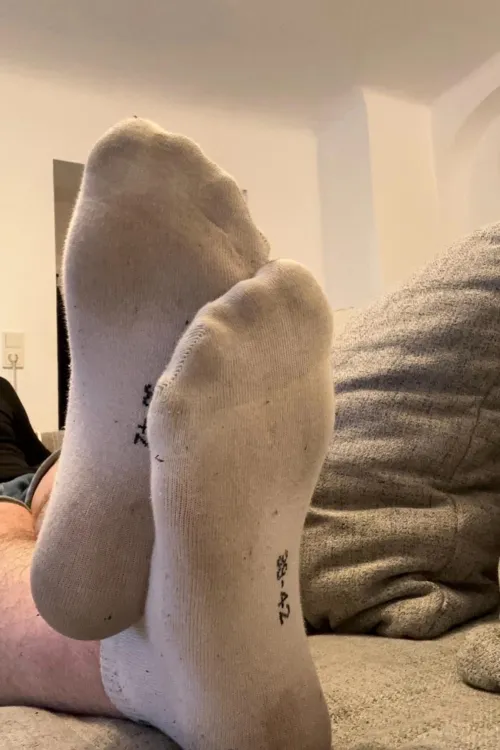 (23) Do you like my socks?