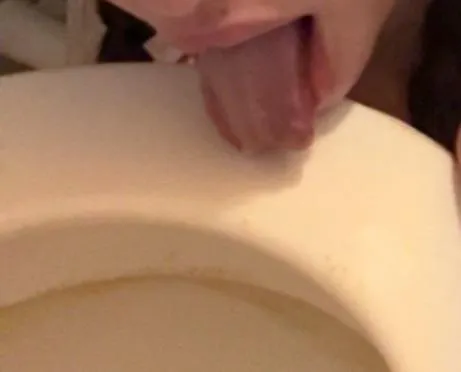 i need someone to make me do humiliating things 🥺