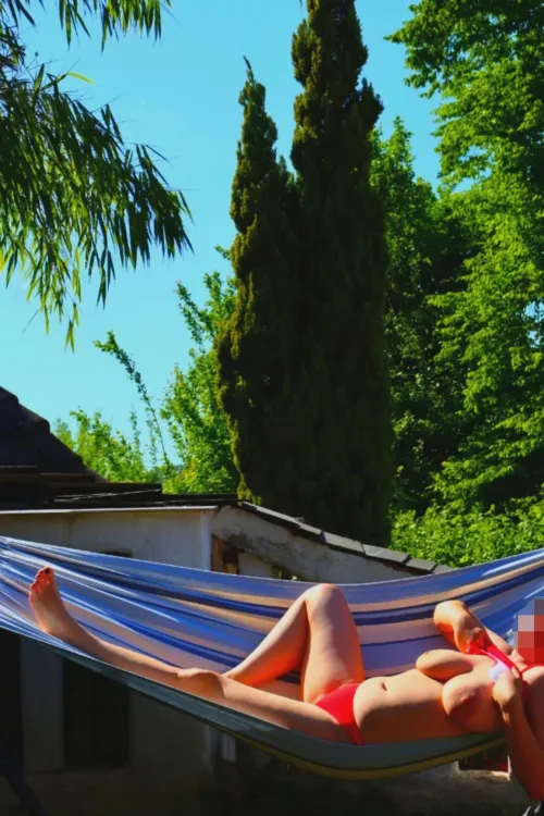 My neighbors often greet me on the street 🫣