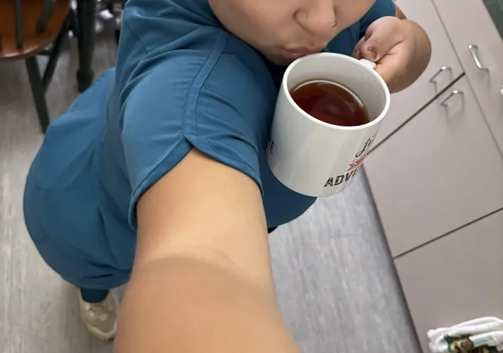 Next patient gets to take me out of these dirty scrubs 🙈🥰