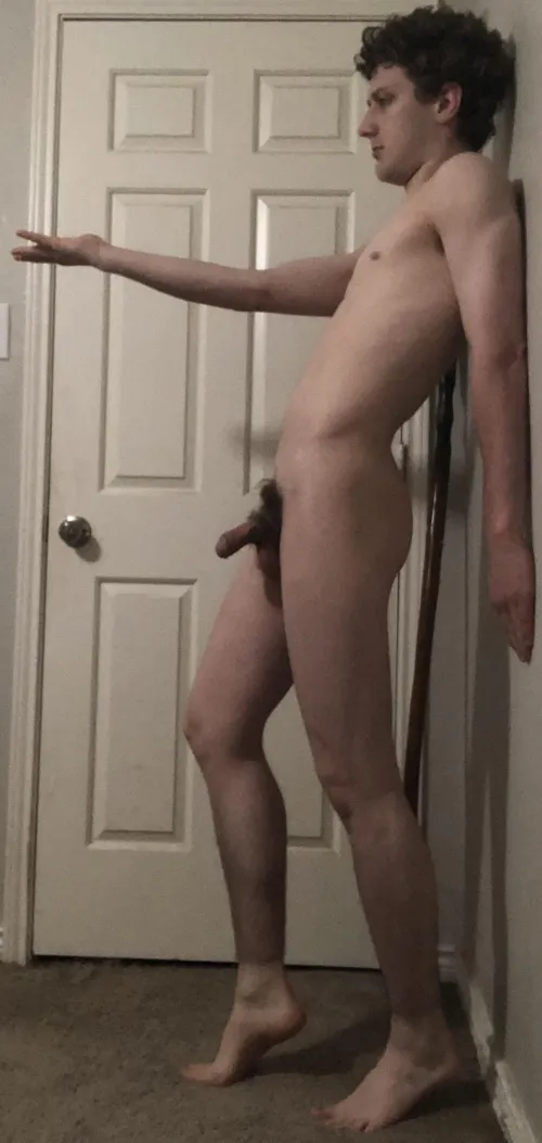 (22) Nude posing.