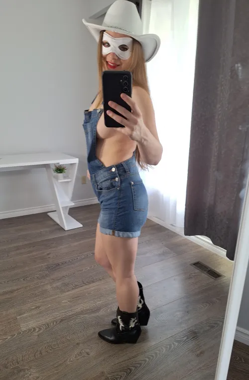 Got to love side boob