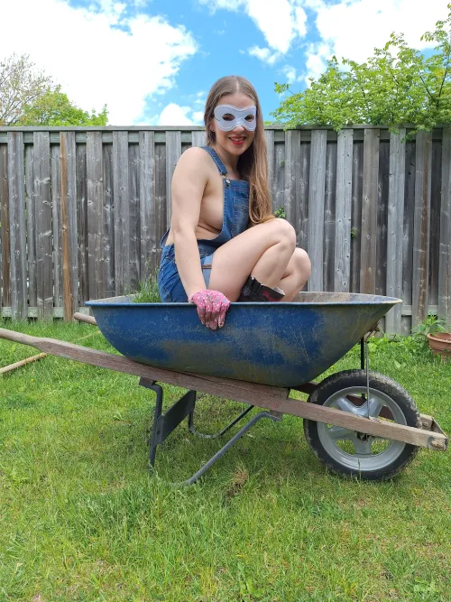 Just the perfect side boob