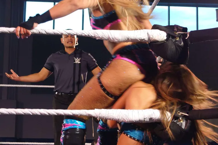 Lola Vice giving Fallon Henley a face full of stink!