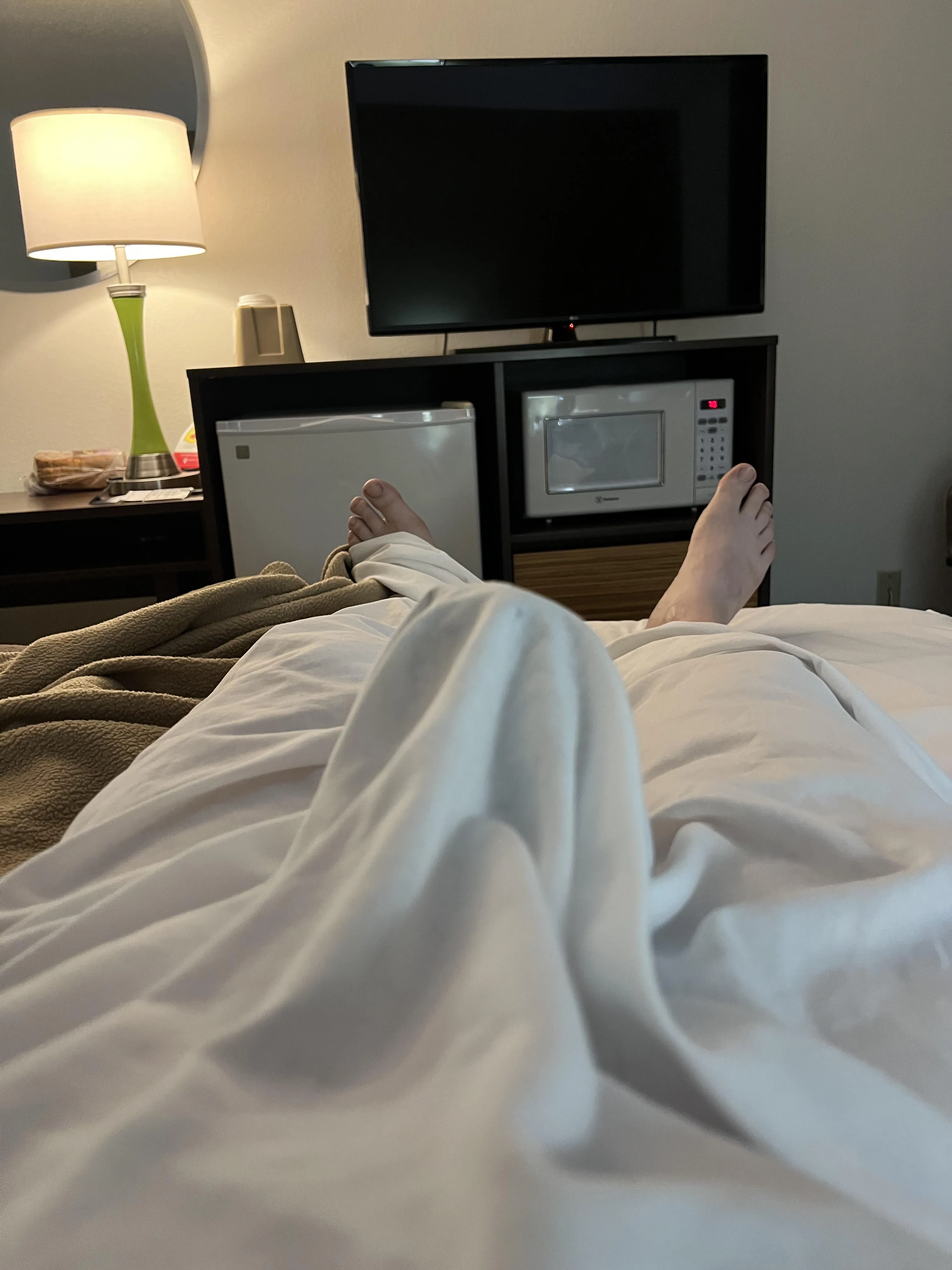 (M) Stuck inside a hotel room on a rainy day in Storm Lake with morning wood!
