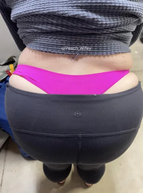 Mommy’s tail is ready