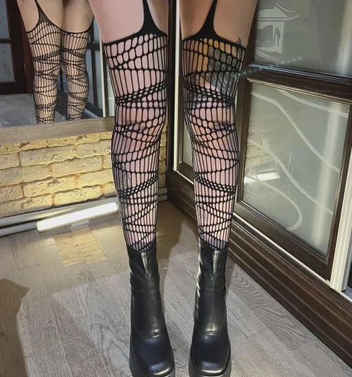 my legs always looks good in fishnets