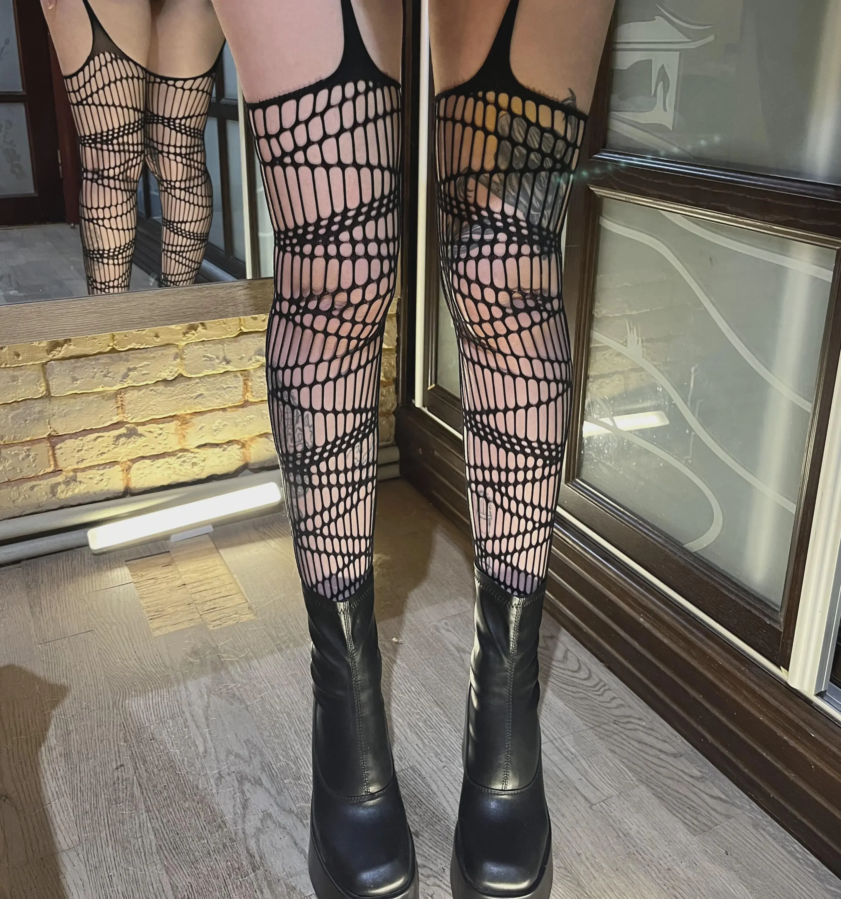 my legs always looks good in fishnets