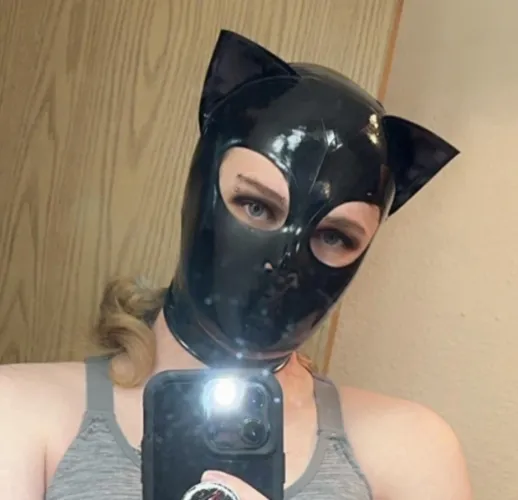 [OC] A quiet latex Kitty is a good Latex Kitty