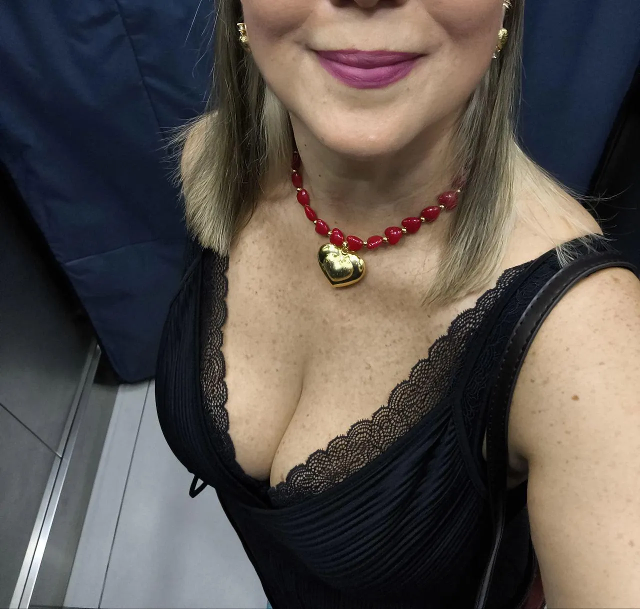 What do you think of my lipstick? f50