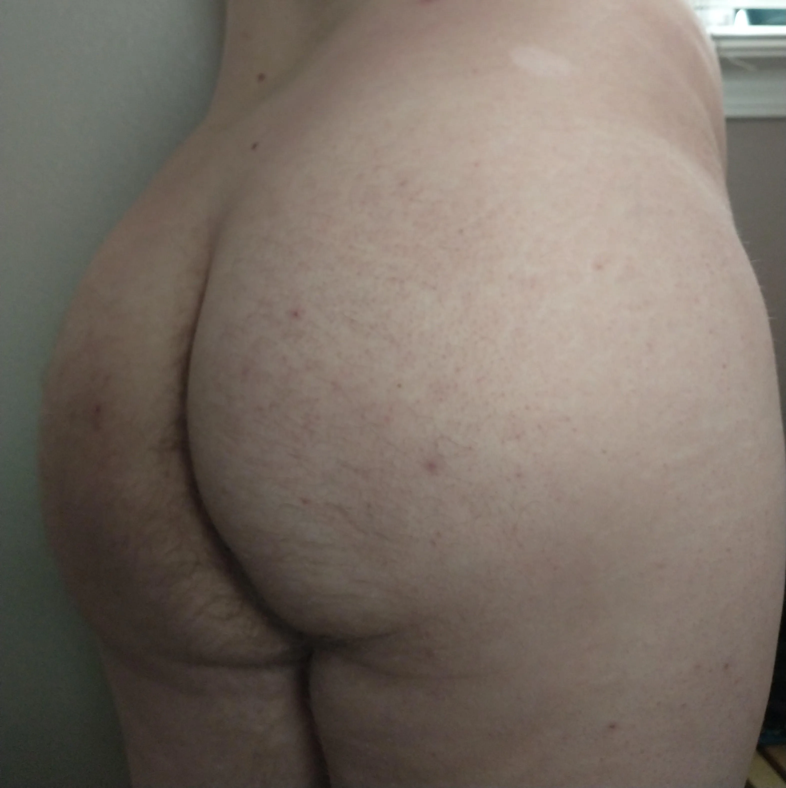 Anyone else hate wearing clothes?