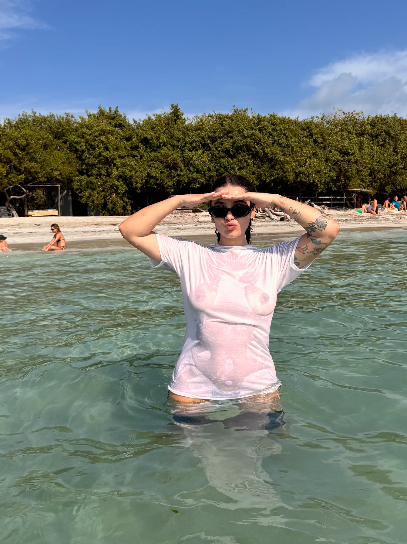 Forgot the bikini, wore my tee, now everyone’s staring [IMG]