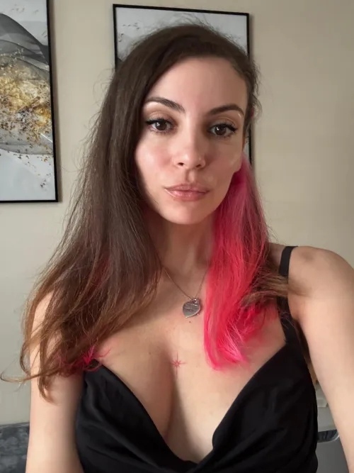 Proof that brunettes really do it better