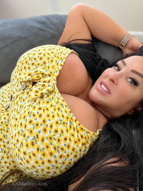 Rate my cleavage? [38NN]