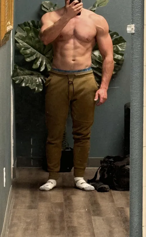 I often hear “Women don’t like big muscles” but for the first time in 32 years I had someone attractive make the first move at a concert. Keep at it 💪