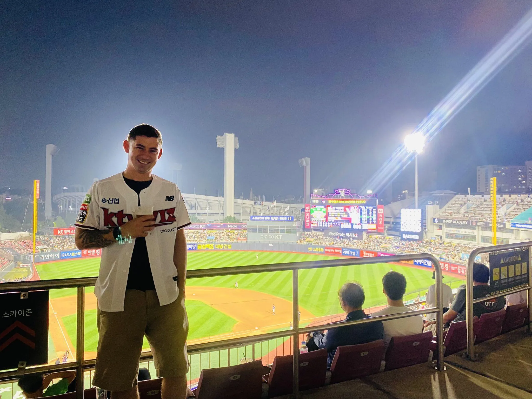 (33) [M4F] Down for anything