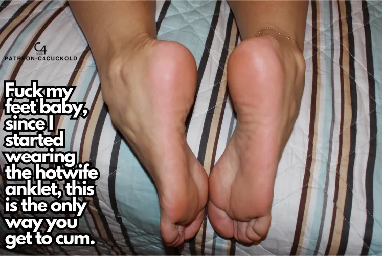 A cuckold with foot fetish would be in heaven with that sight and with such arrangement