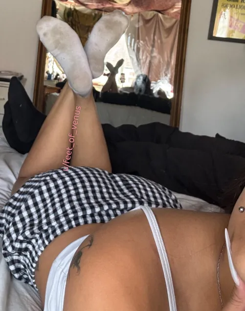 [f] he just told me they smell so bad but I’ve only been wearing them for one day 😭