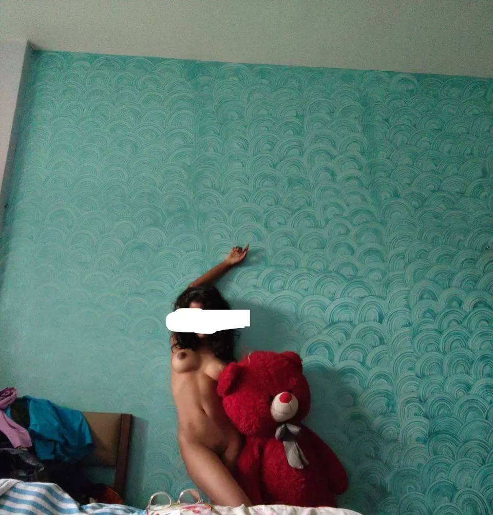 I like gifts hope someone can spoil me (f)