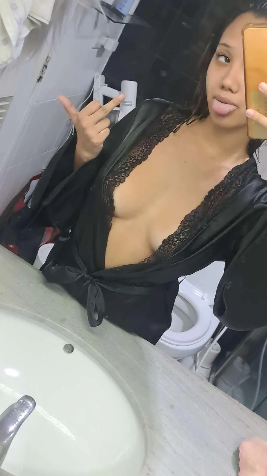 i need some attention daddy, can you give me some? if so ill reward u too😋