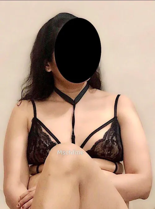 Just a SFW wallpaper so that you can take a peek if you ever miss me [NeighborhoodMILF]