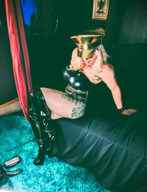 Need a lesson in boot worship?