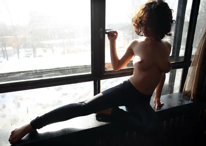 Topless by the window - Shpitsy