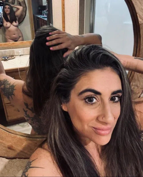 A Good Morning Double Mirror Sexy Selfie