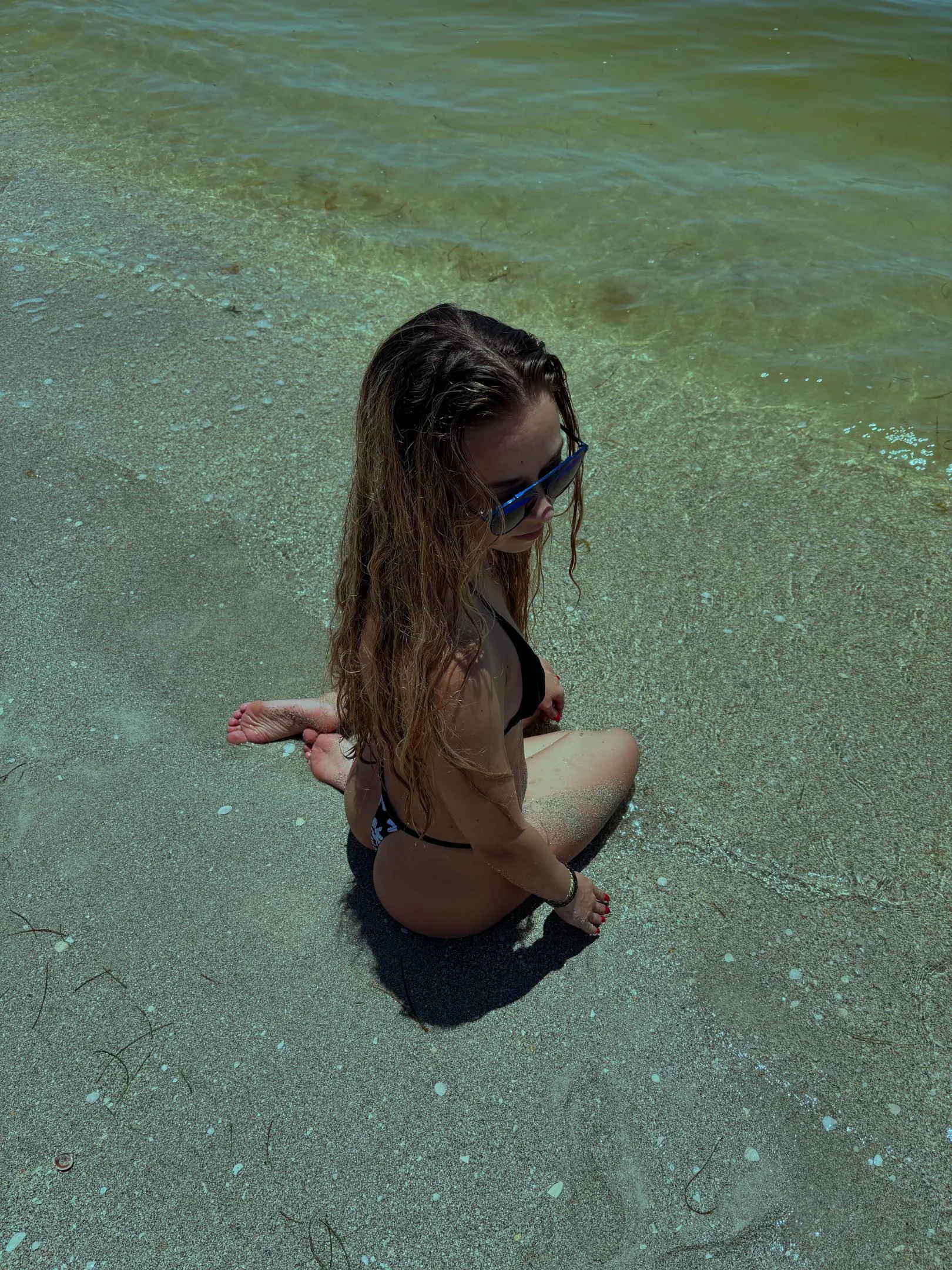 Do you enjoy seeing cheeks out on the beach ? ☺️🌊