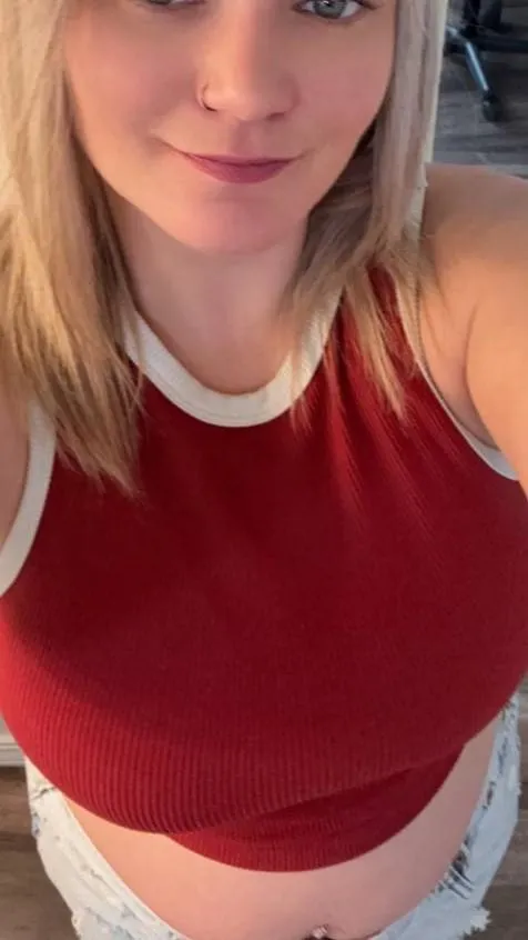 Every guy above 18 will receive a gift, how 0ld are you?💦🥵