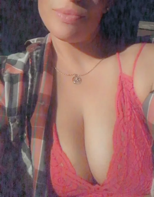 It’s kinda lonely tonight…but it doesn’t have to be 😈