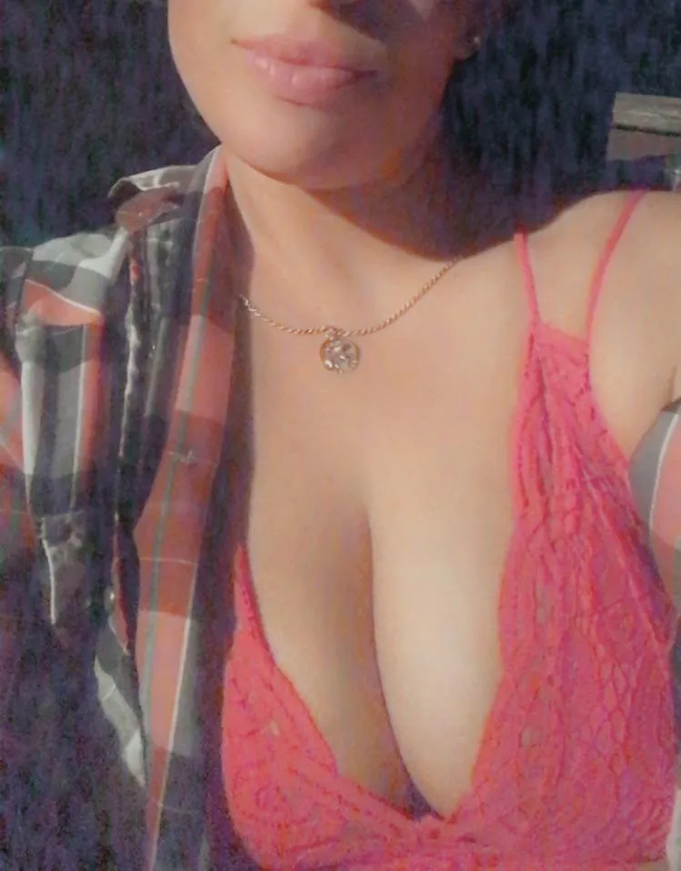 It’s kinda lonely tonight…but it doesn’t have to be 😈