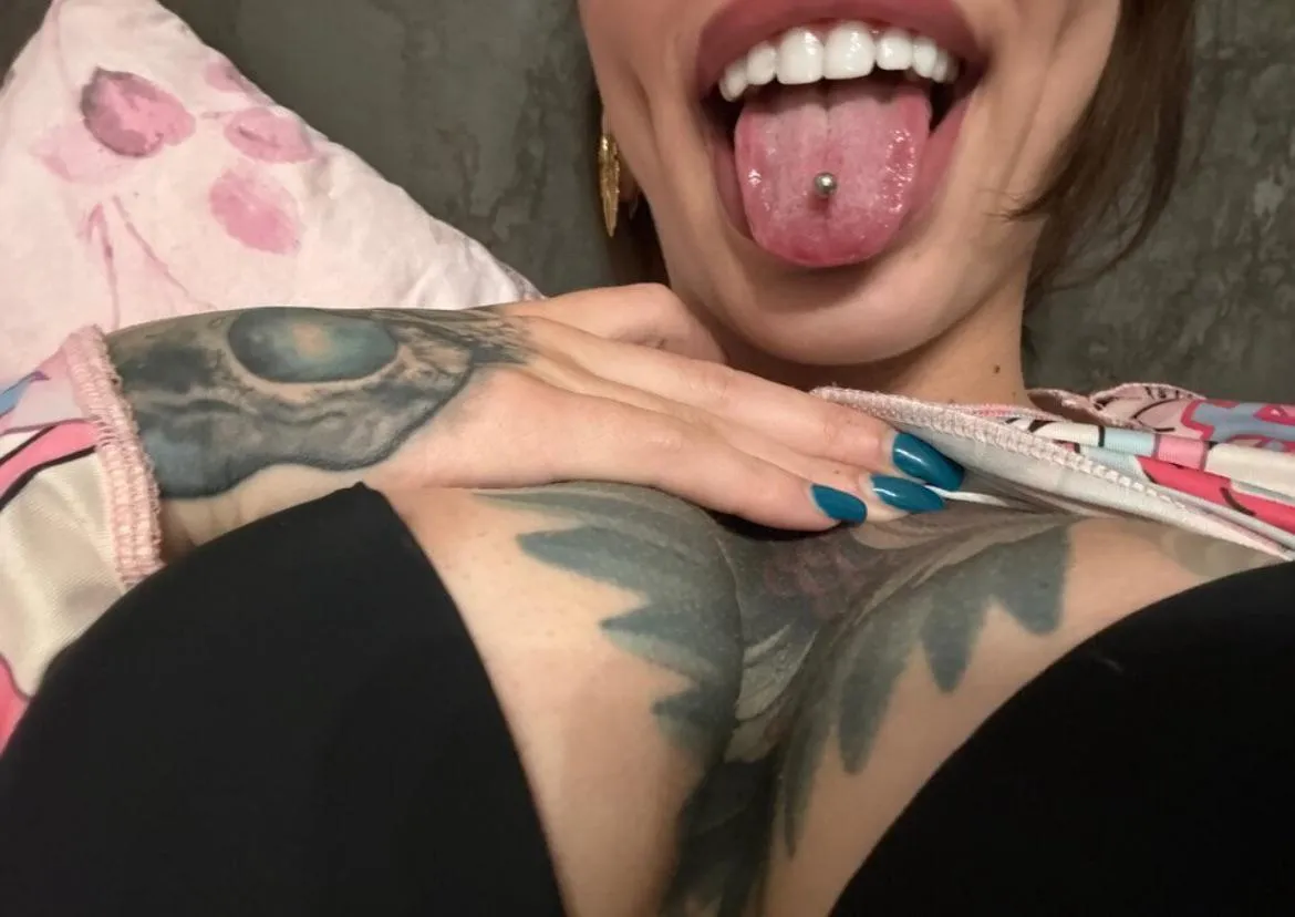 Si vede il capezzolino ops🙂‍↔️