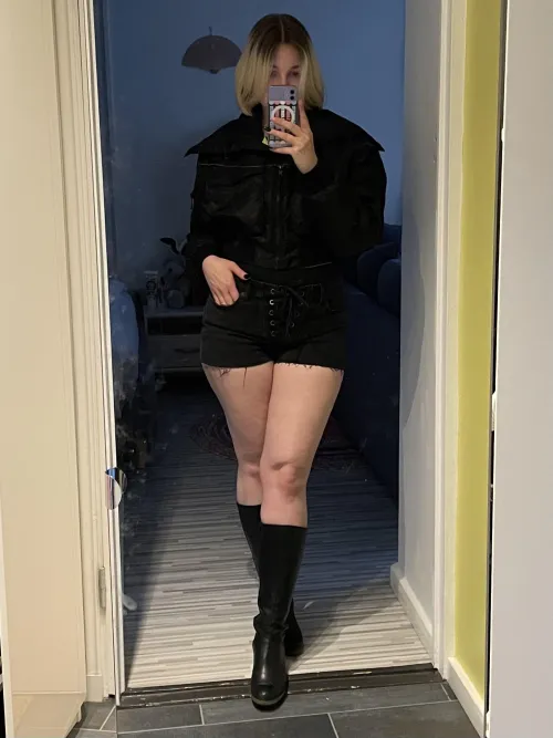 there’s heaven between these thighs