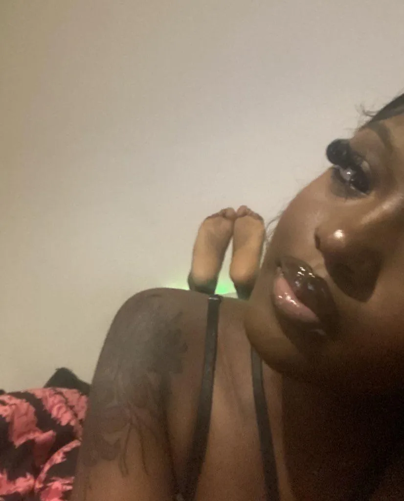 low quality but my feet still make you hard🤭