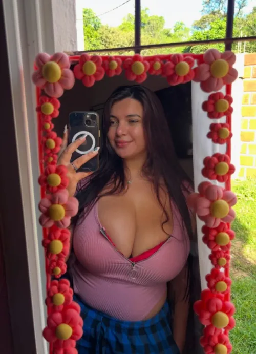 Massive Latina flowers